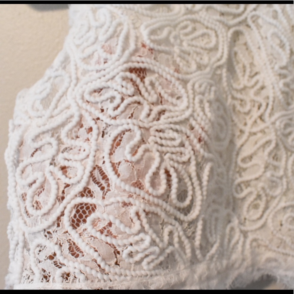 Windsor Lace Crop Top - Picture 3 of 7